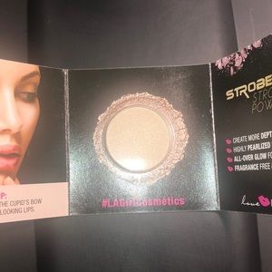 LA Girl strobe light highlighting powder